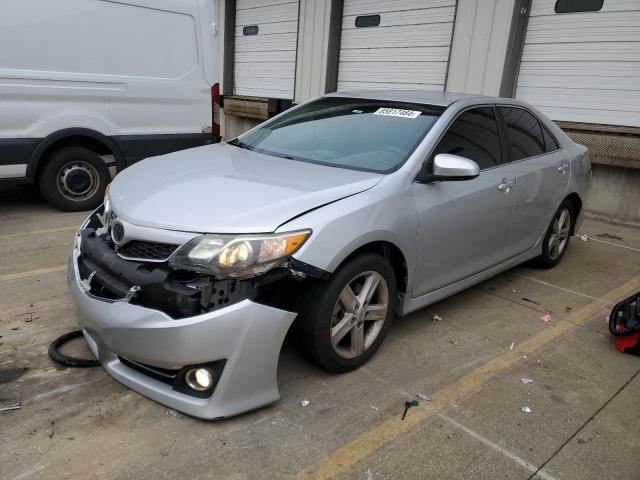 Sedans TOYOTA CAMRY 2012 Srebrny