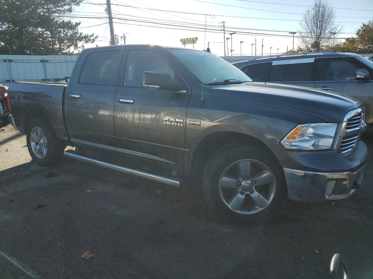 2015 RAM 1500 - Image 4