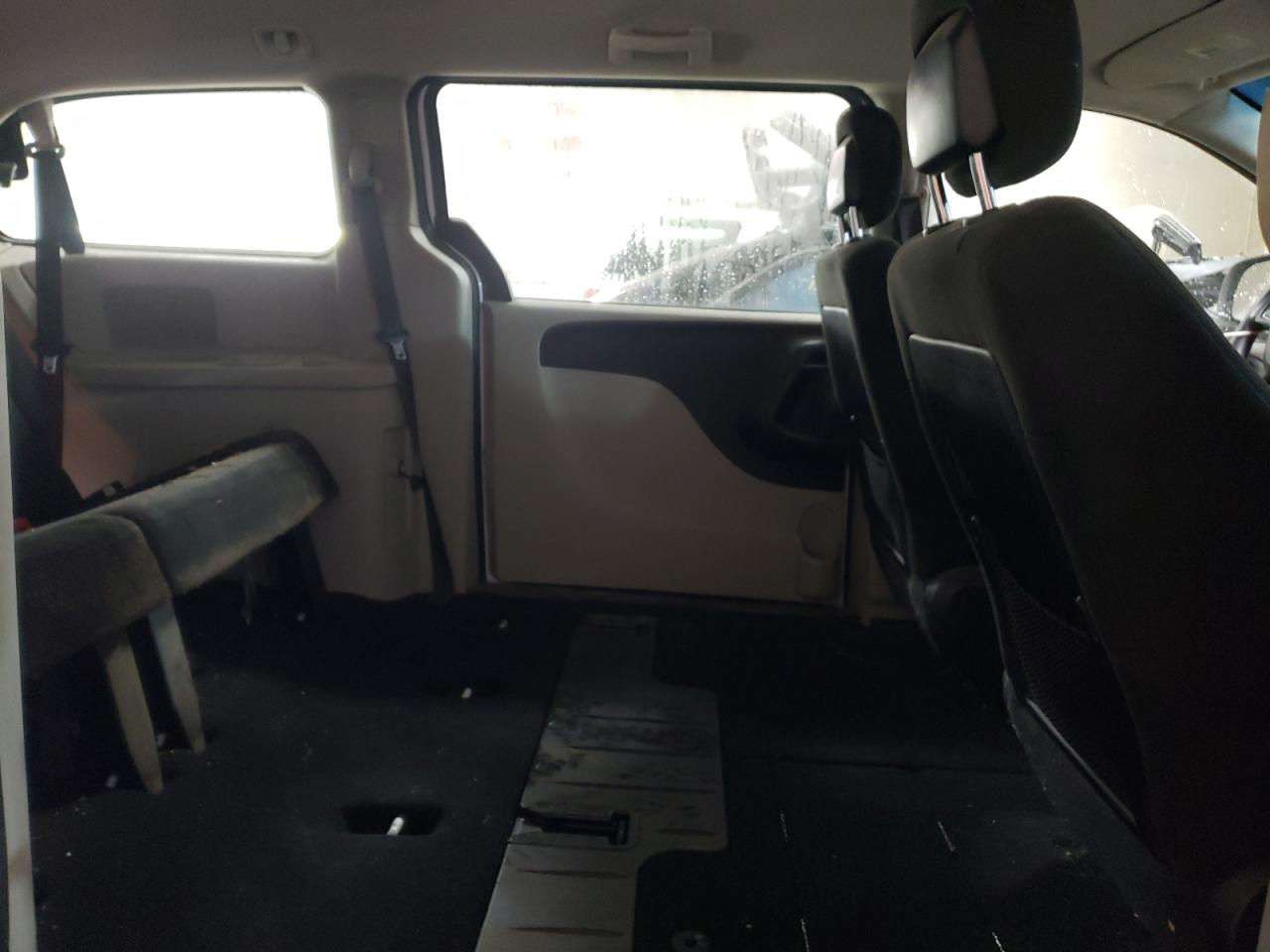 2016 Dodge Caravan - Image 11