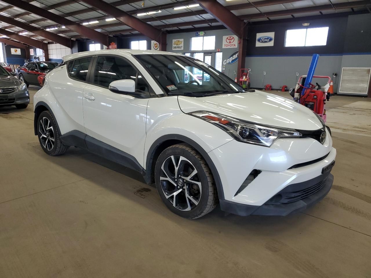 VIN NMTKHMBX9JR001633 2018 TOYOTA C-HR no.4