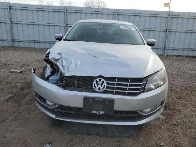  VOLKSWAGEN PASSAT 2015 Сріблястий