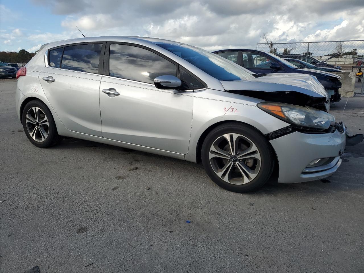 VIN KNAFX5A87G5505602 2016 KIA FORTE no.4