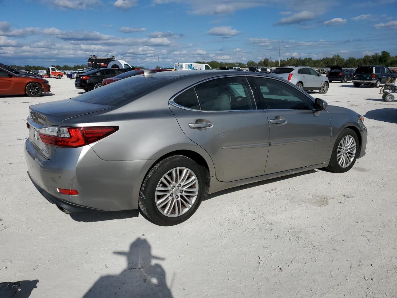 2017 Lexus ES - Image 3