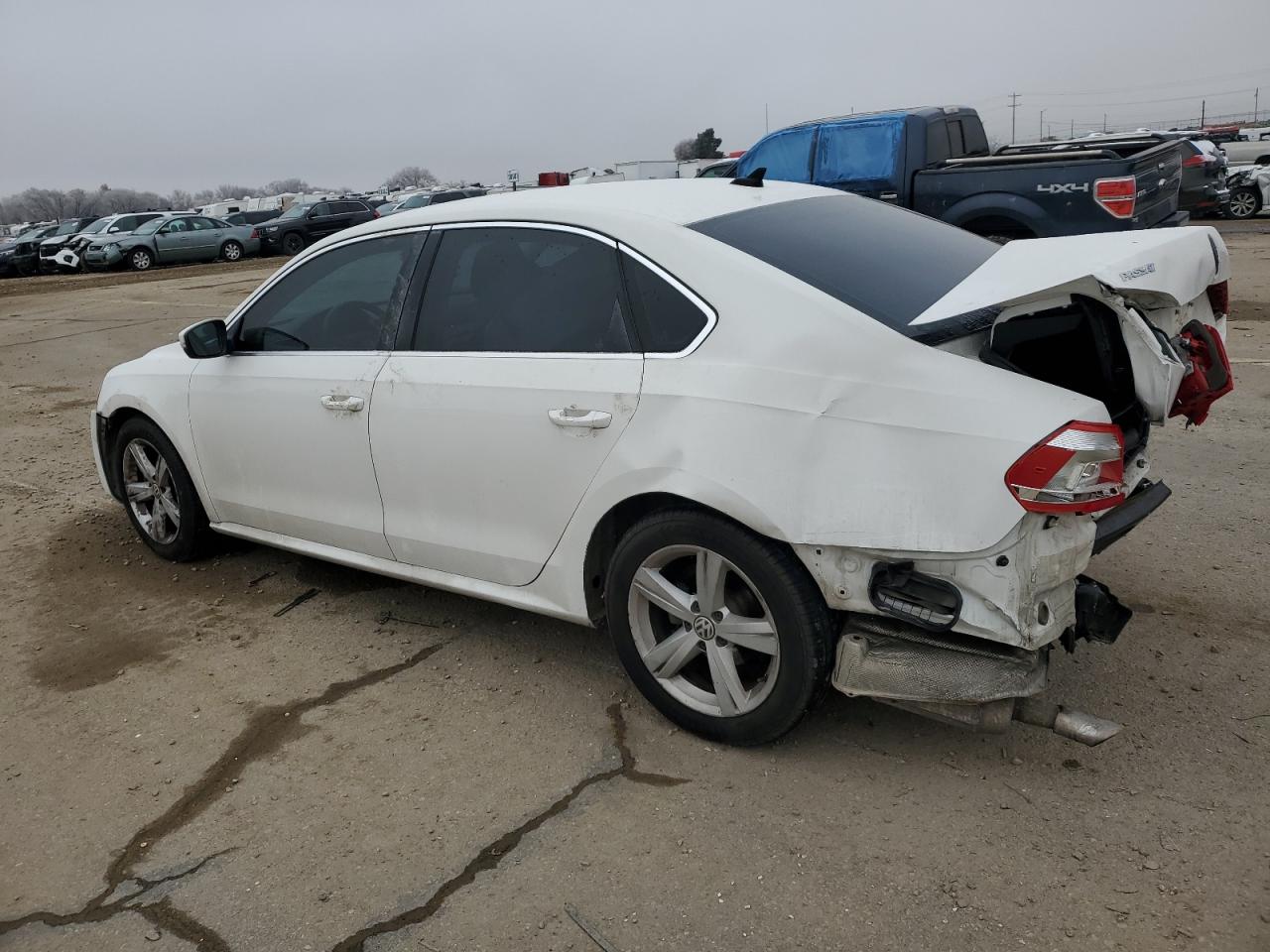 2014 Volkswagen Passat - Image 2