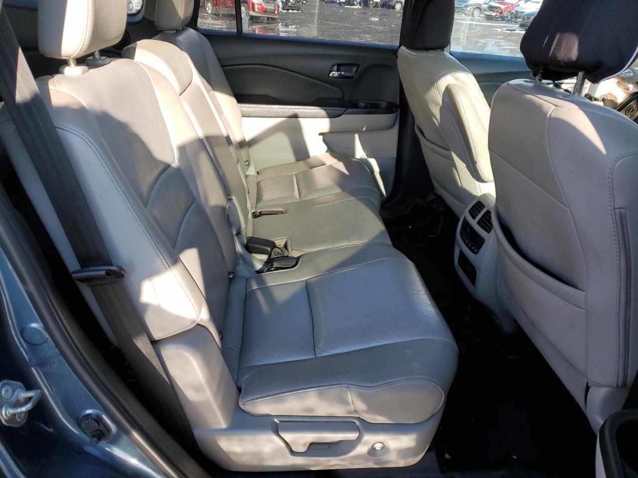 2018 Honda Pilot - Image 11