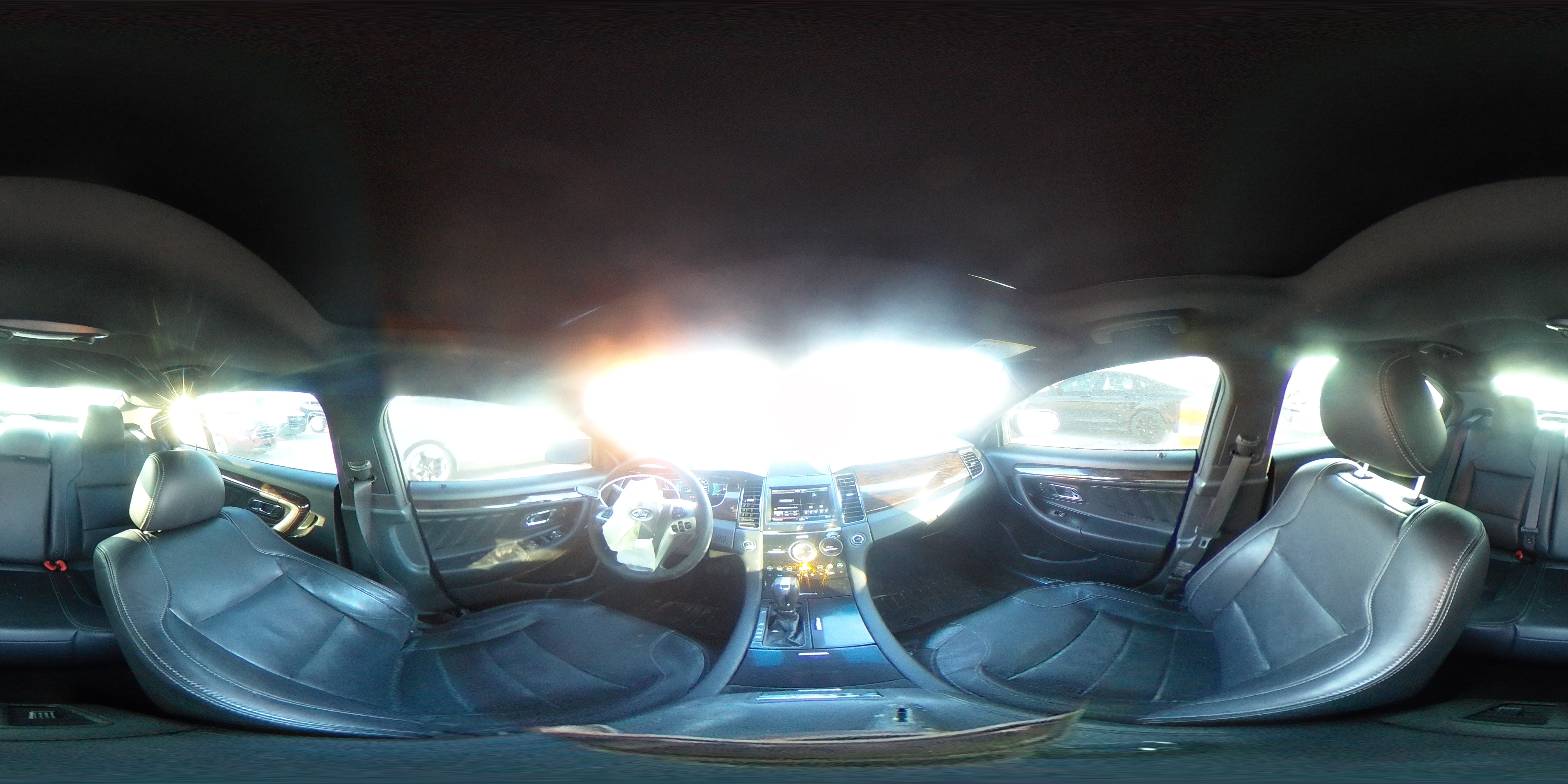 2015 Ford Taurus - Image 12