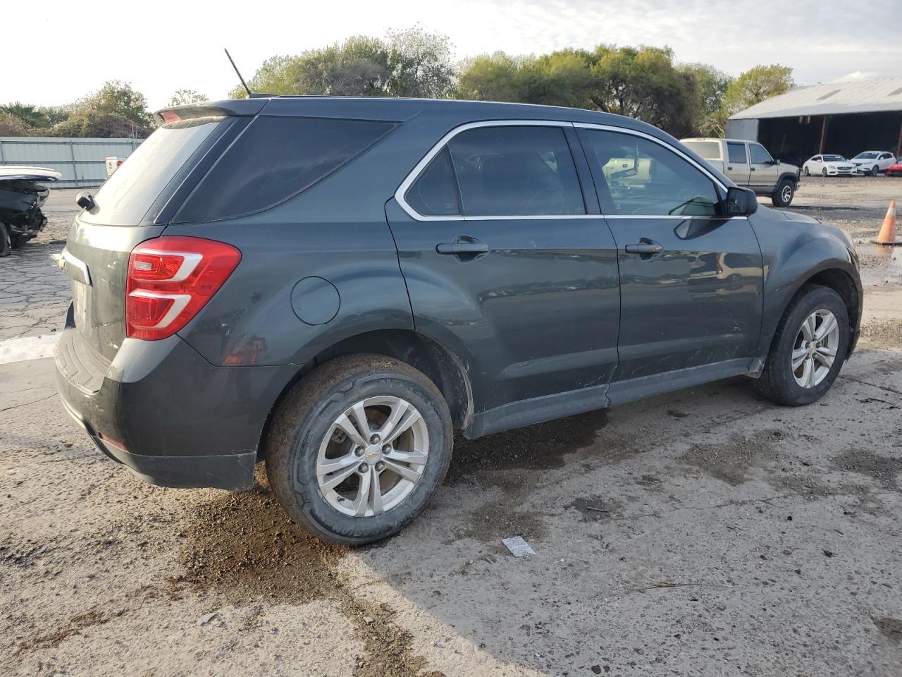 2017 Chevrolet Equinox - Image 3