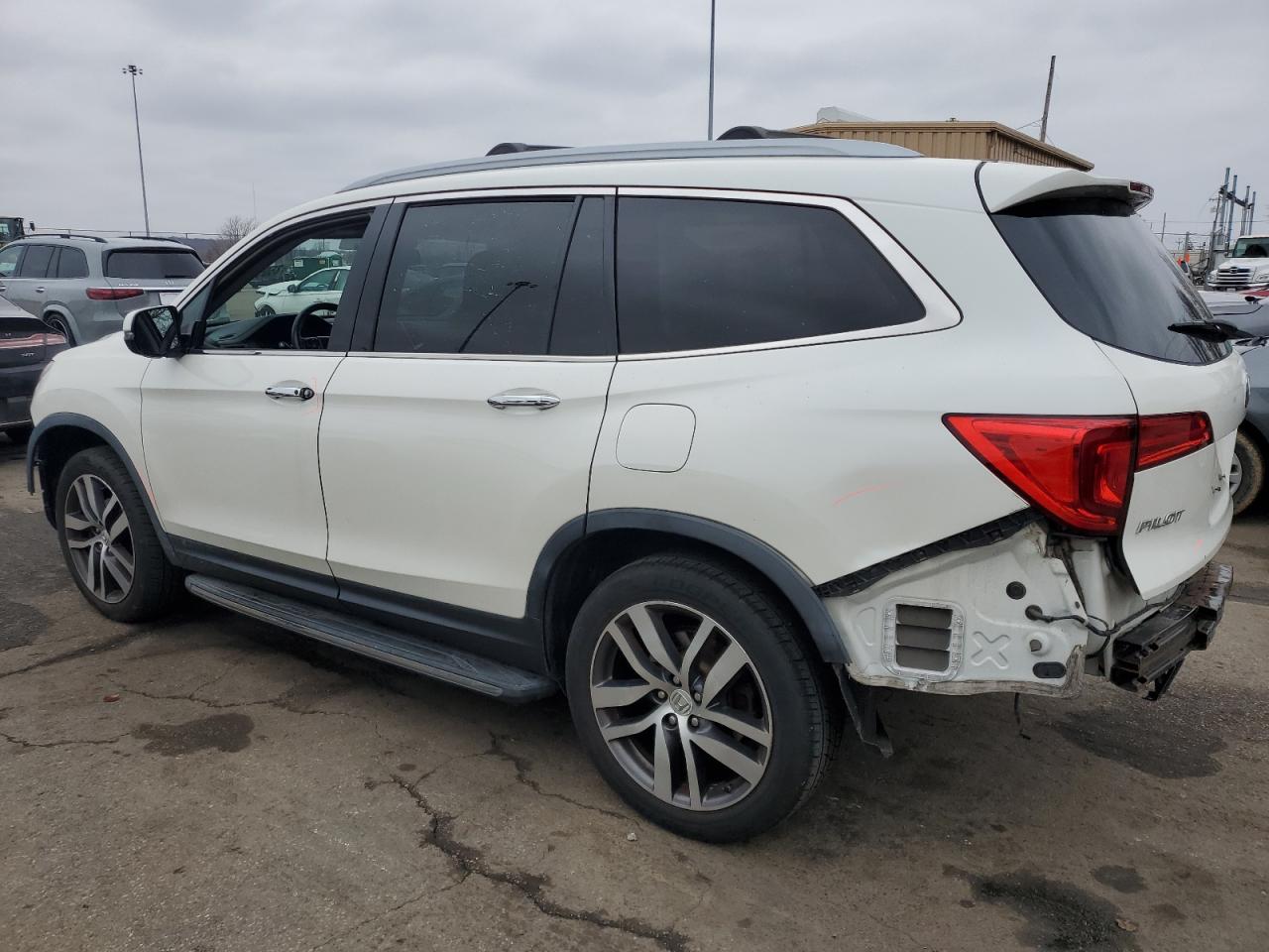 2017 Honda Pilot - Image 2
