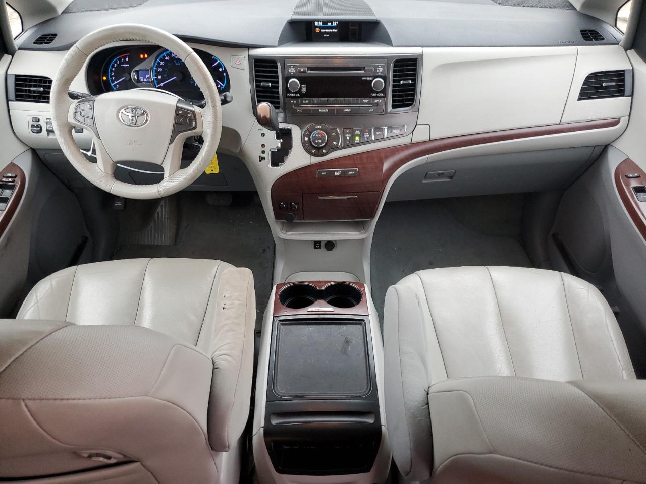 2014 Toyota Sienna - Image 8