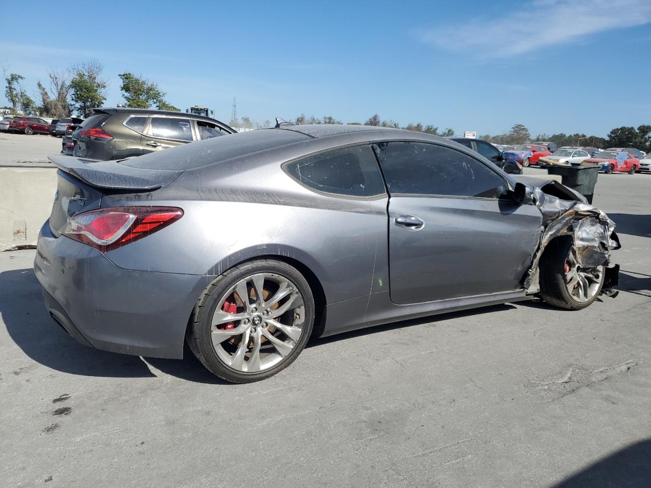2015 Hyundai Genesis - Image 3