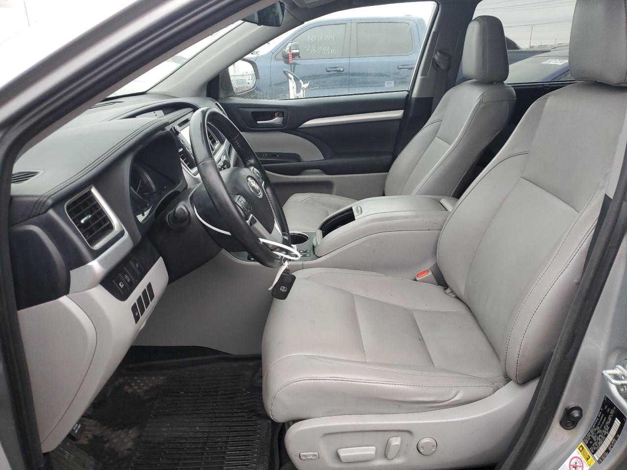 2017 Toyota Highlander - Image 7