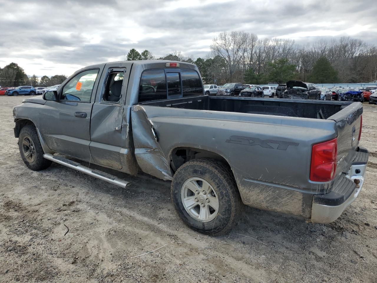2008 Dodge Dakota - Image 2