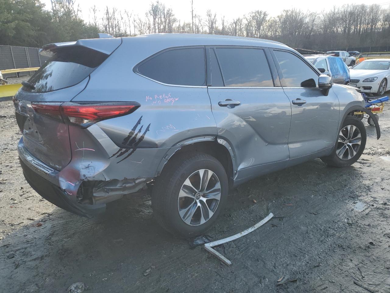 2022 Toyota Highlander - Image 3