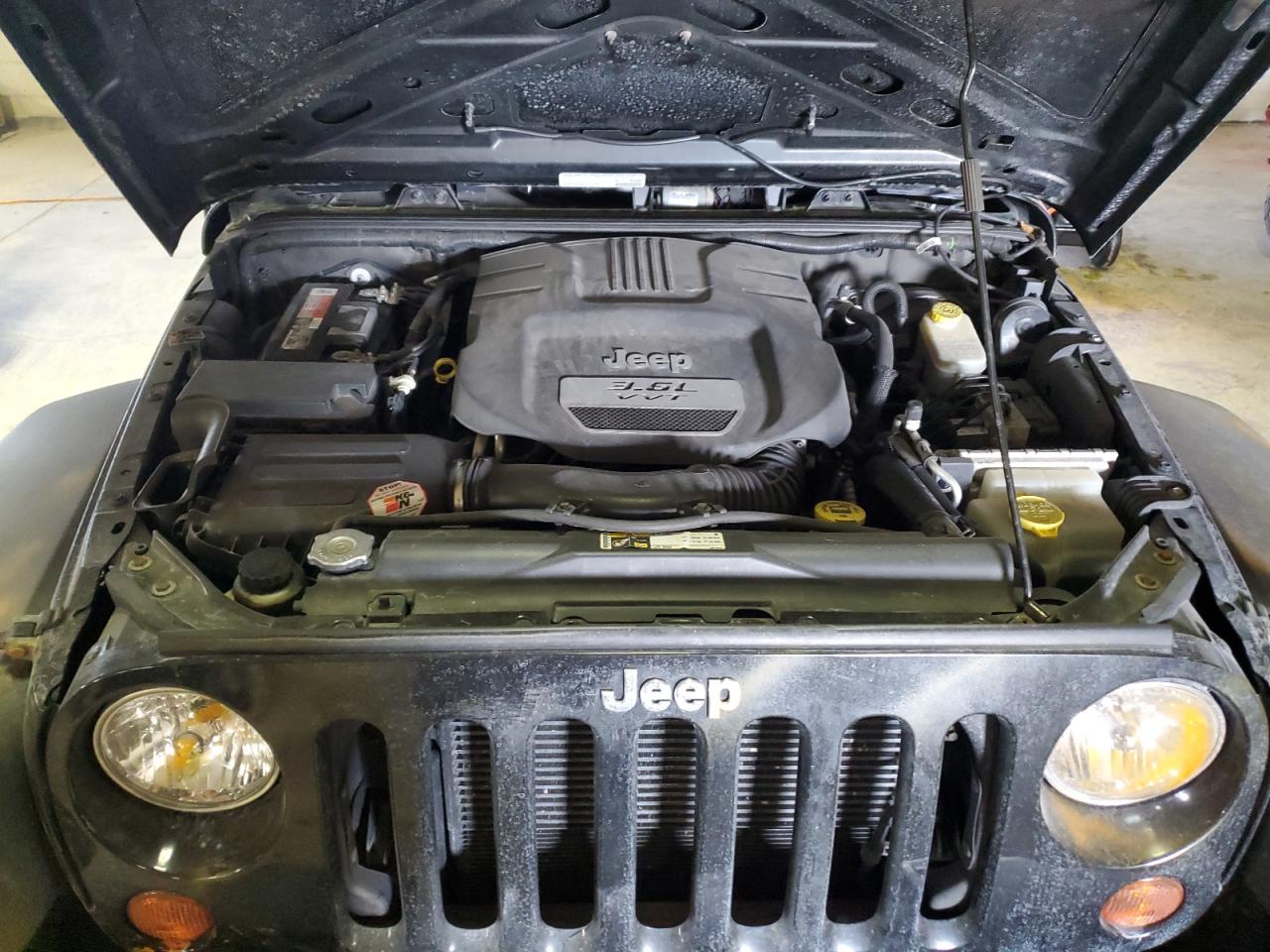 2013 Jeep Wrangler - Image 12