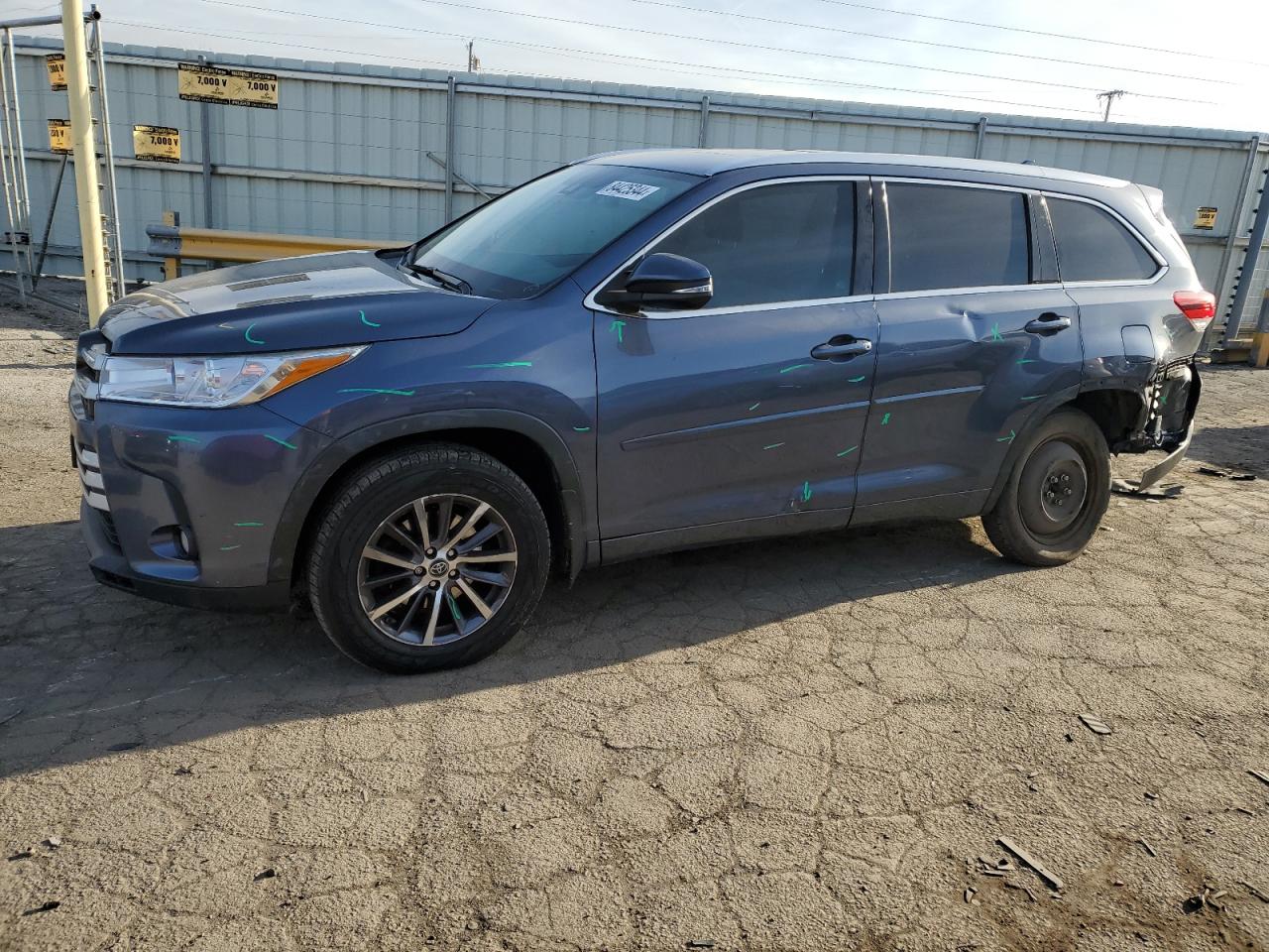2017 Toyota Highlander - Image 1