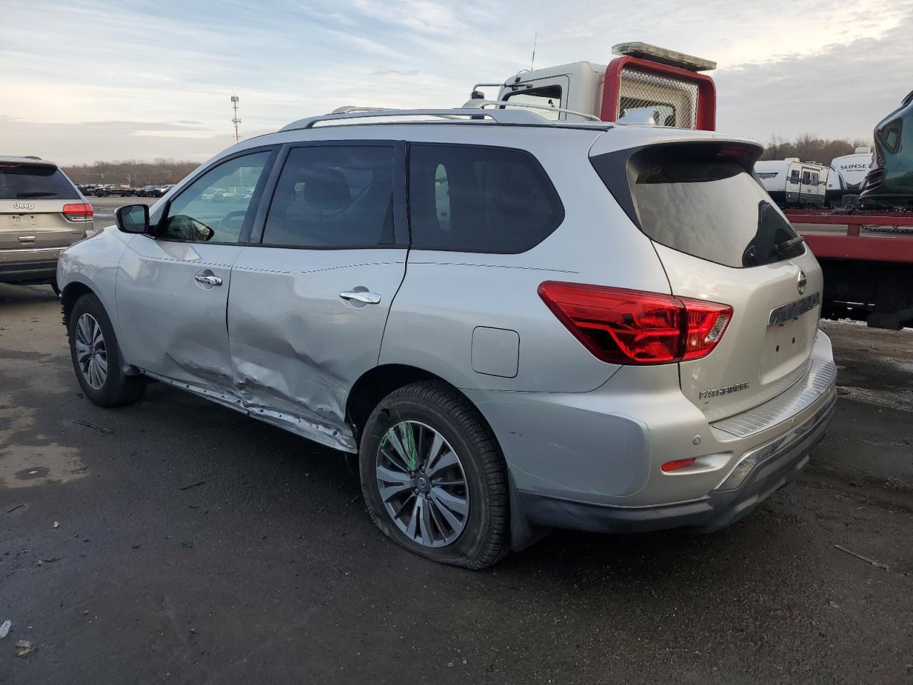 2020 Nissan Pathfinder - Image 2