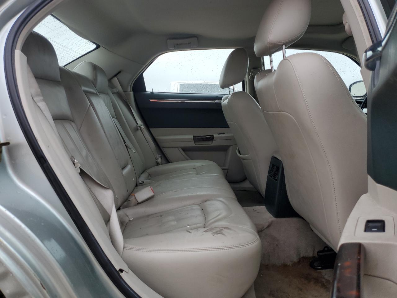 2006 Chrysler 300 - Image 10