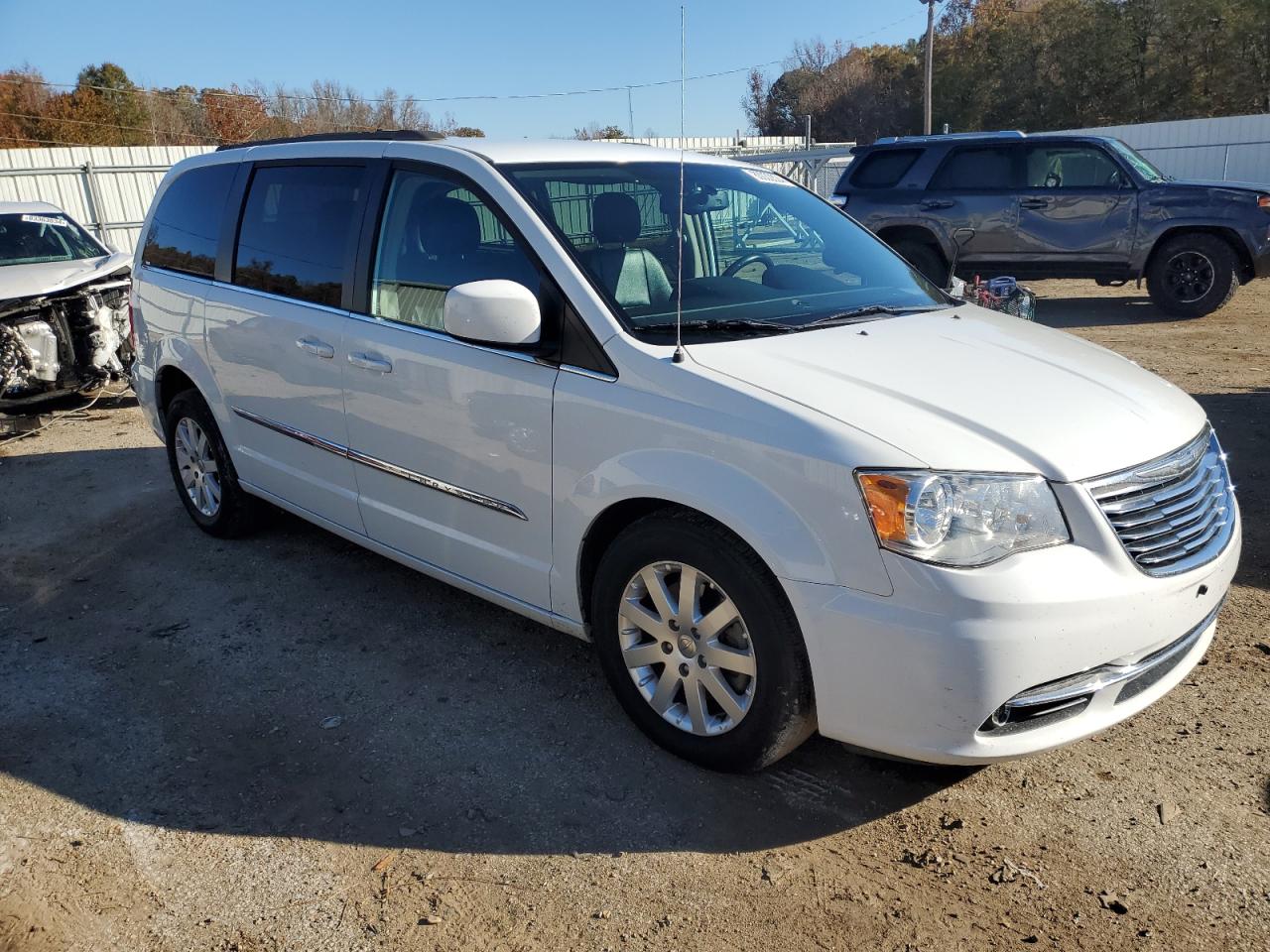 2015 Chrysler Town & Country - Image 4