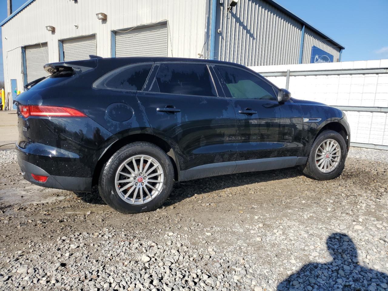 VIN SADCS2BV3HA056133 2017 JAGUAR F-PACE no.3