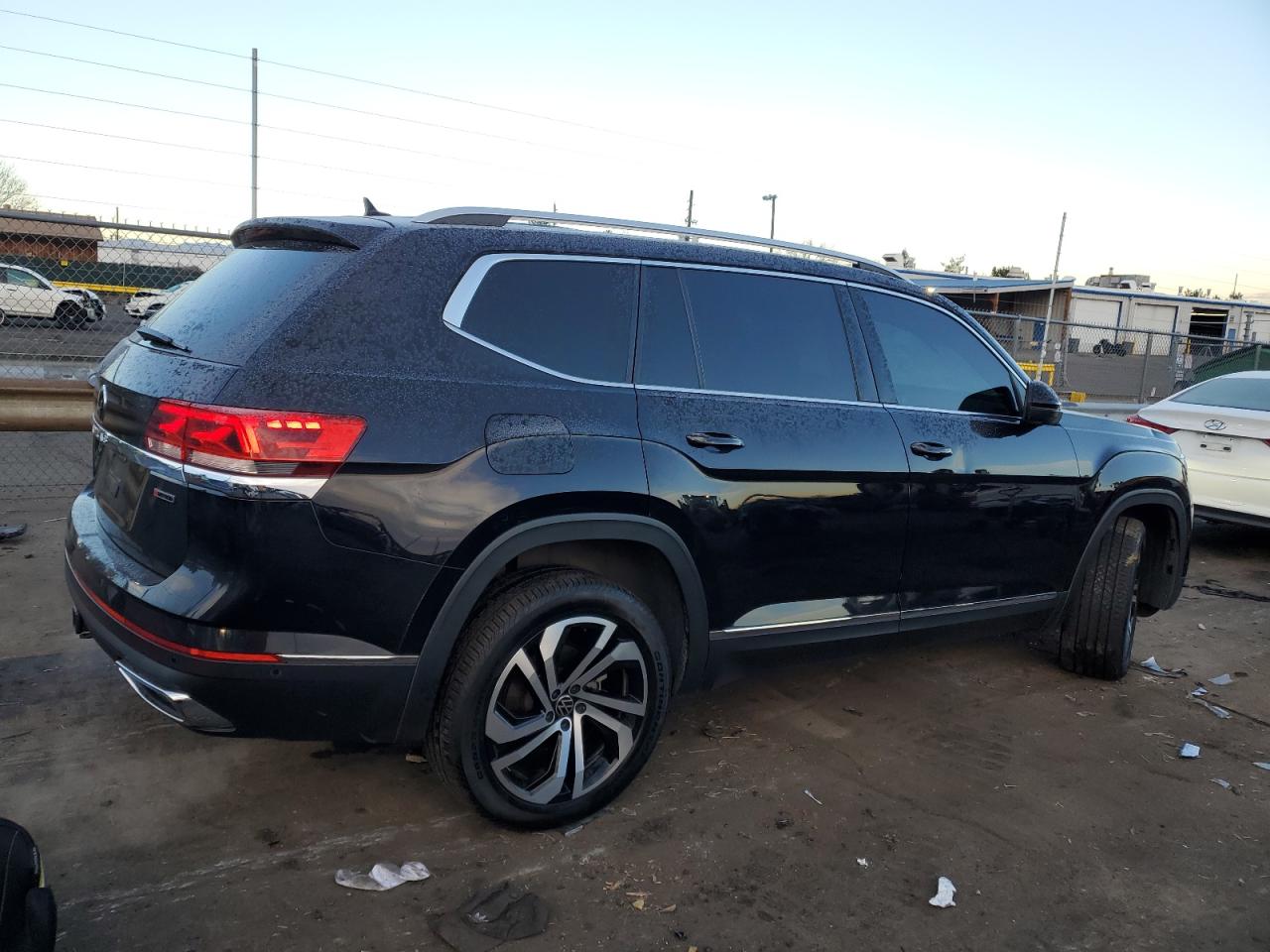 2021 Volkswagen Atlas - Image 3