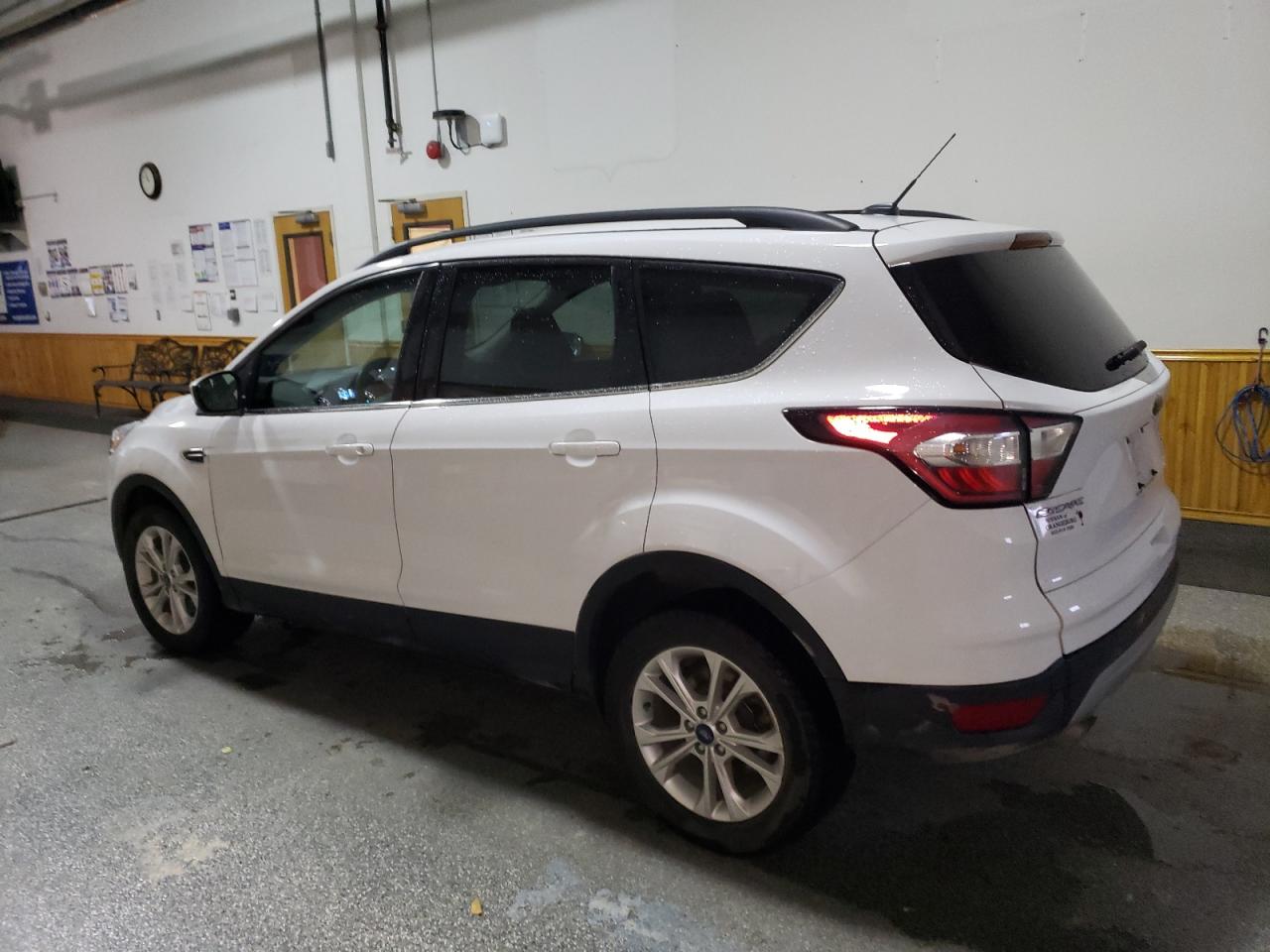 VIN 1FMCU9GD7JUC05335 2018 FORD ESCAPE no.2