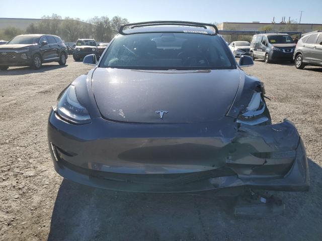  TESLA MODEL 3 2018 Серый