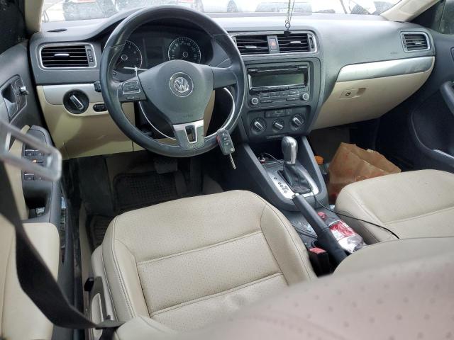 Sedans VOLKSWAGEN JETTA 2014 Brązowy