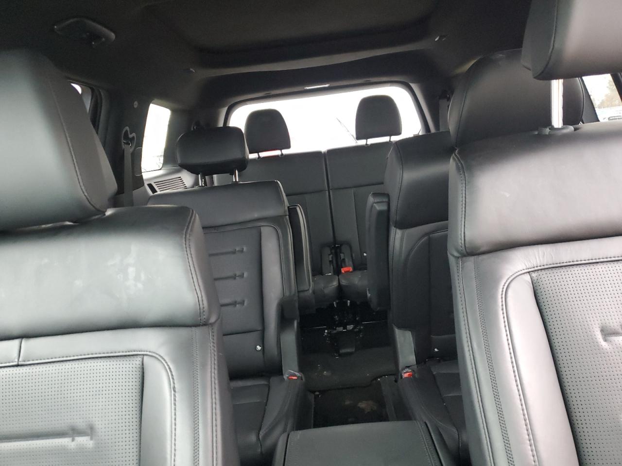 2025 Hyundai Santa Fe - Image 10