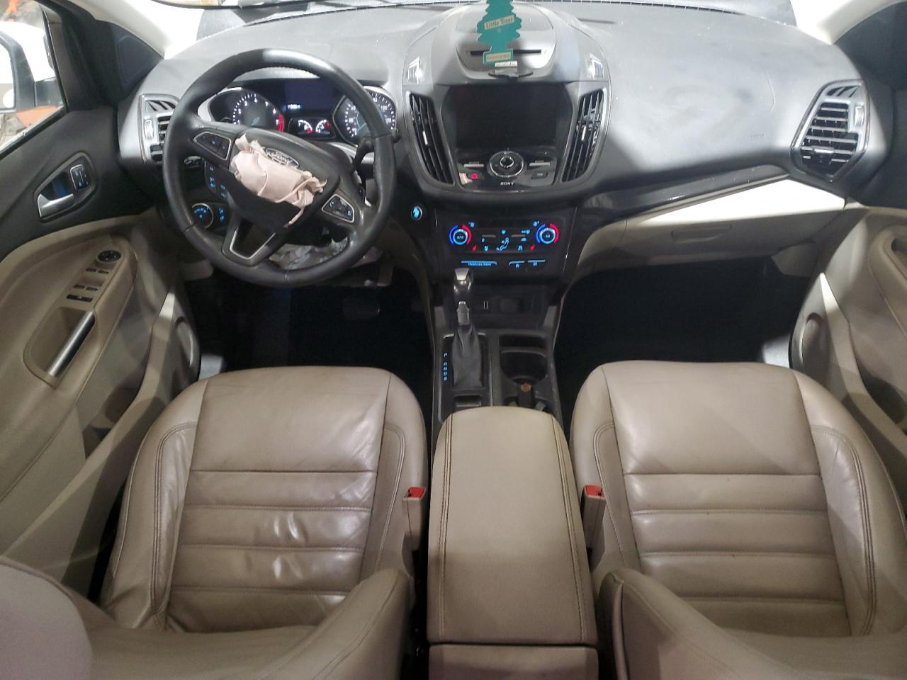 1FMCU9J94HUE85715 FORD ESCAPE 2017