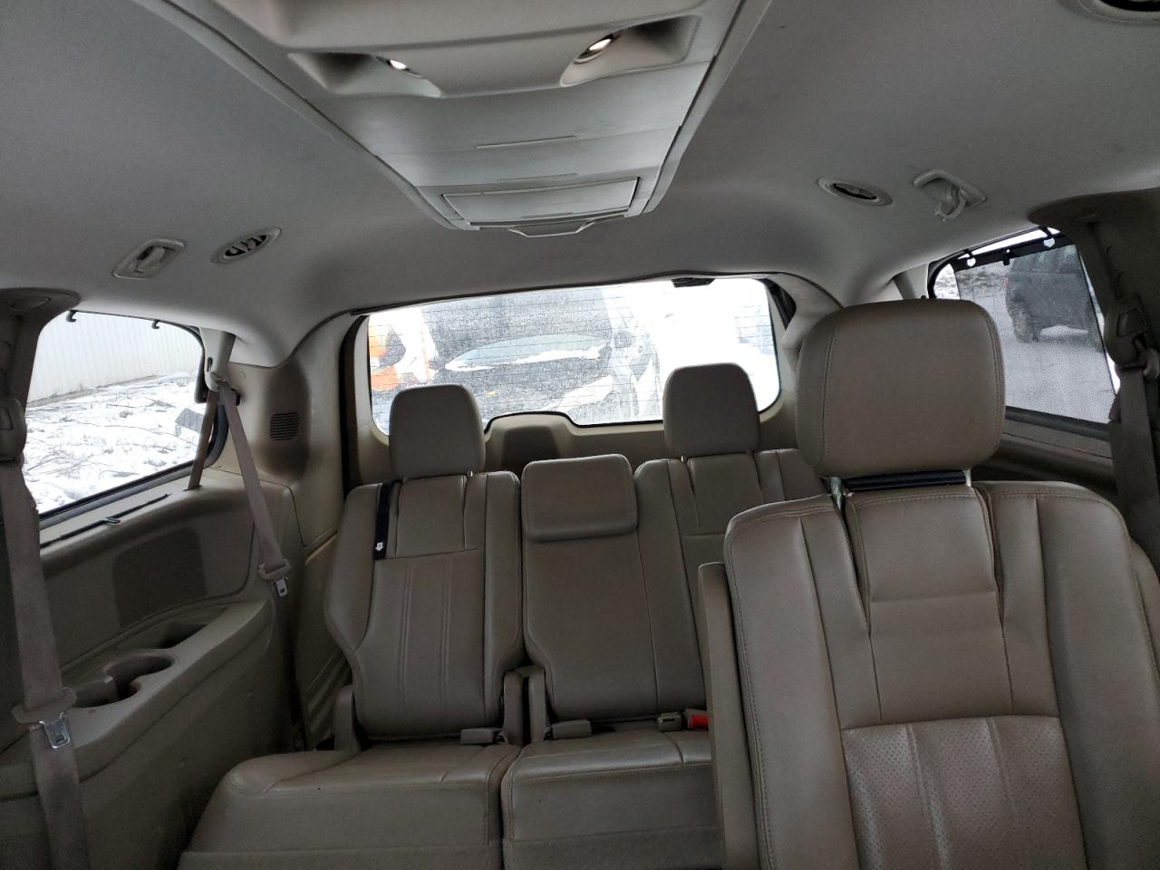 2014 Chrysler Town & Country - Image 10