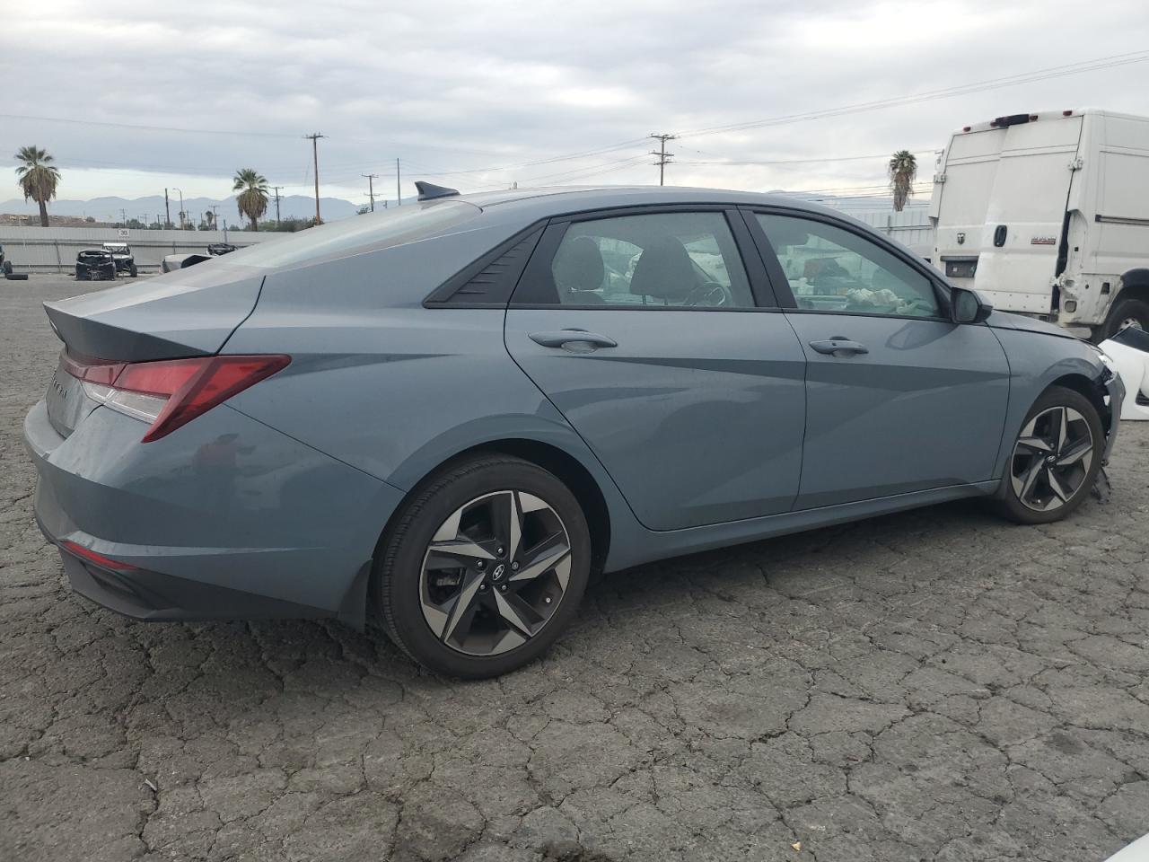2023 Hyundai Elantra - Image 3