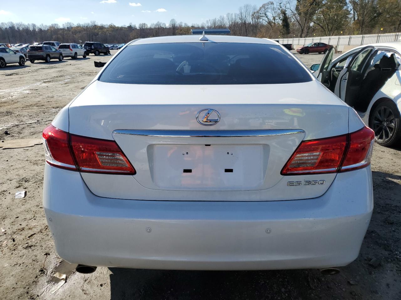 2011 Lexus ES - Image 6