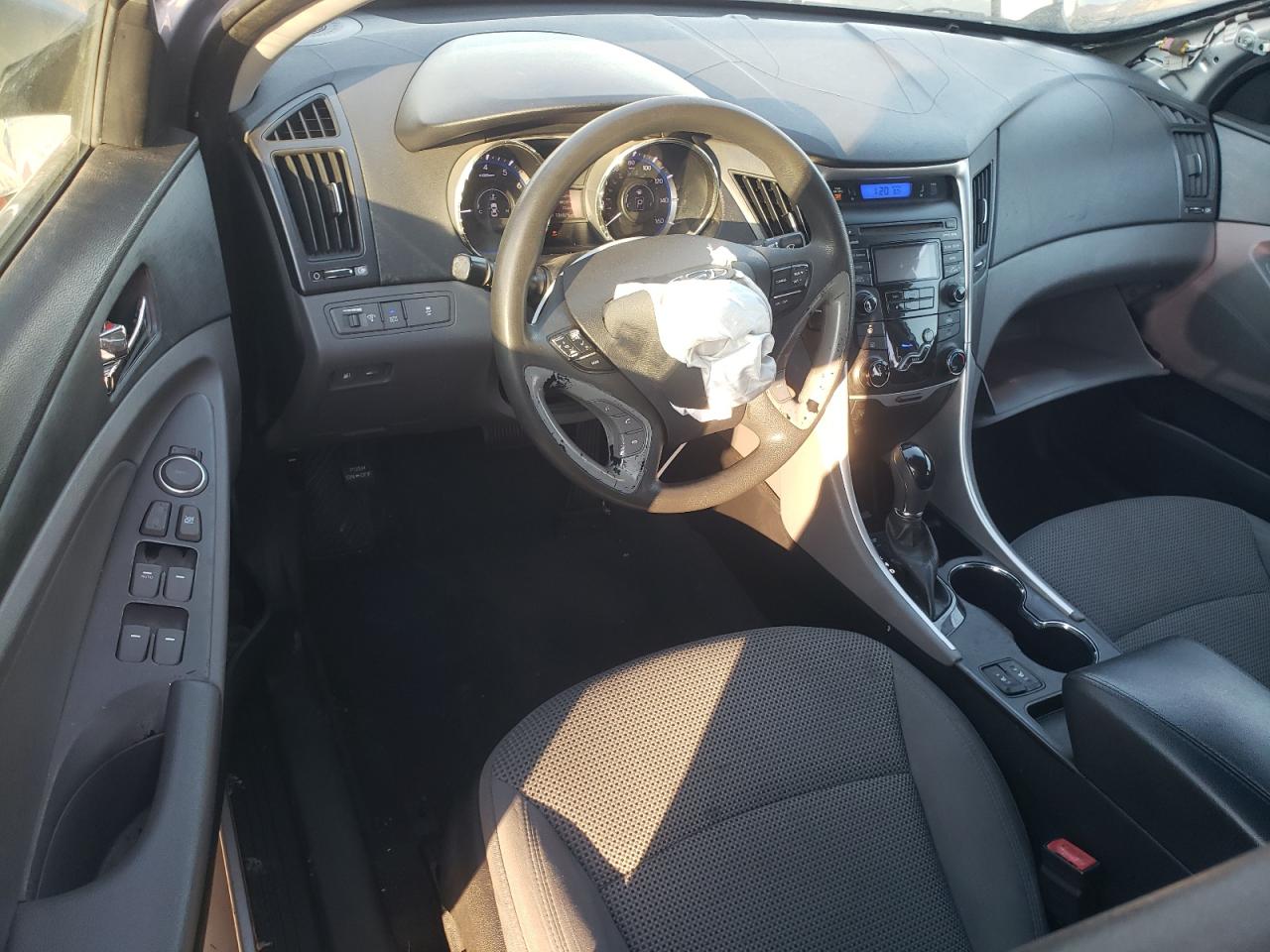 2013 Hyundai Sonata - Image 8
