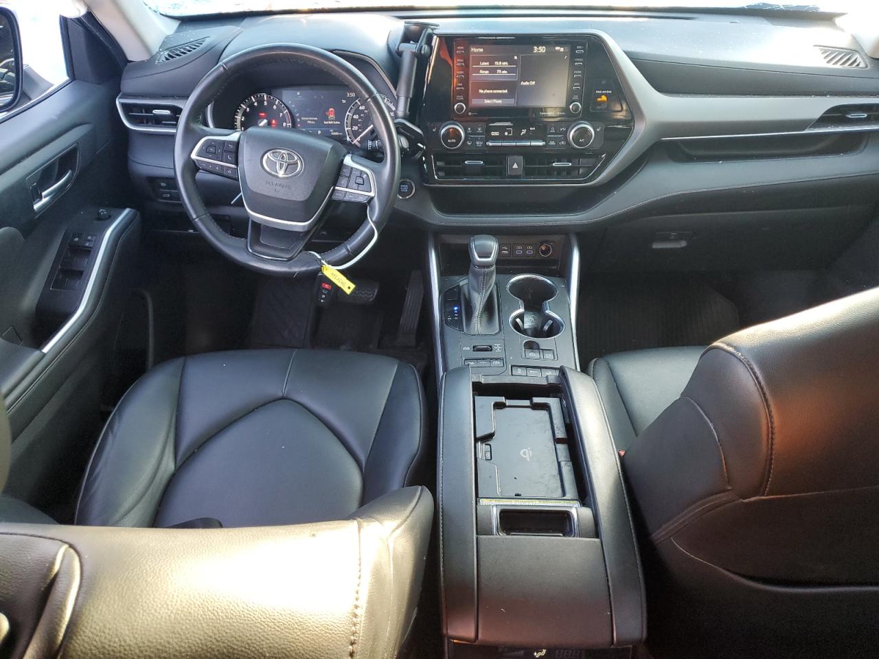 2022 Toyota Highlander - Image 8