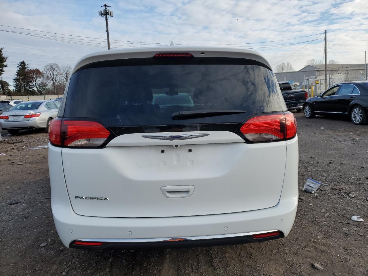 2020 Chrysler Pacifica - Image 6