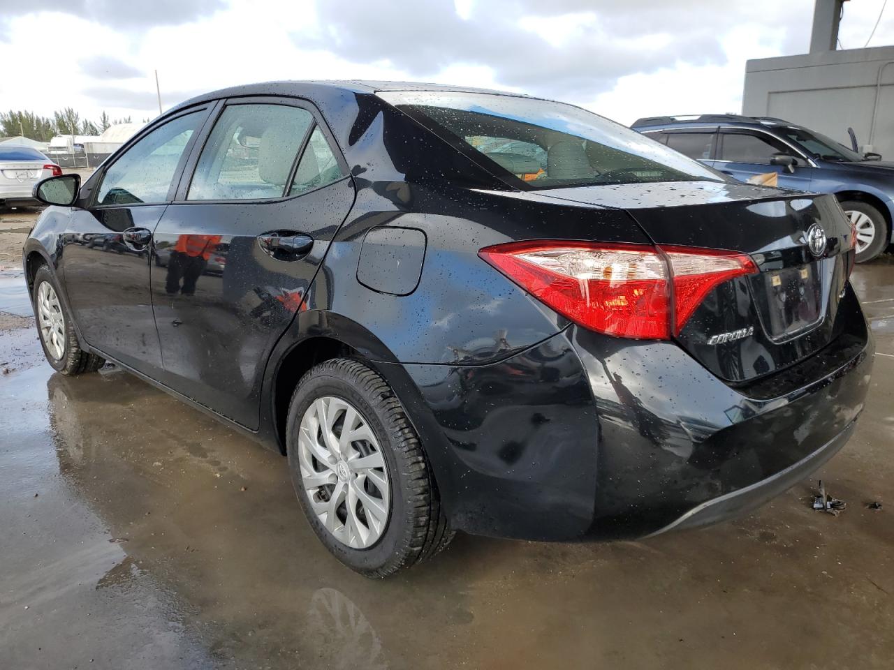 VIN 5YFBURHE8JP821291 2018 TOYOTA COROLLA no.2