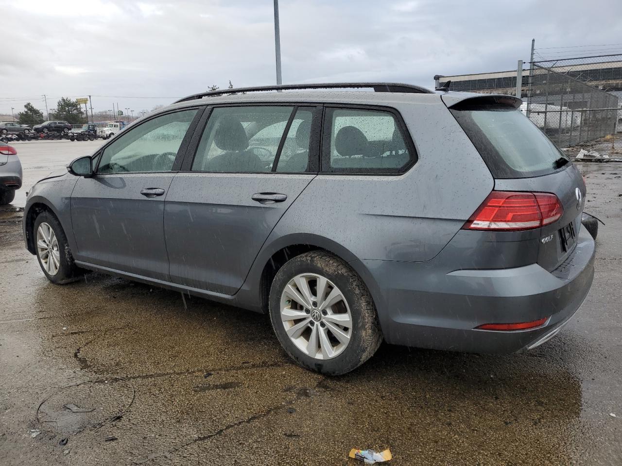 2019 Volkswagen Golf - Image 2