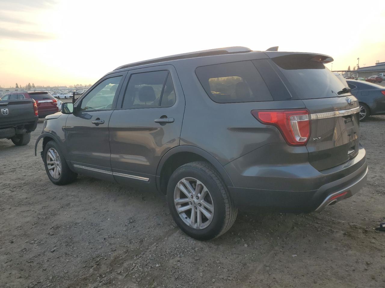 VIN 1FM5K7D84HGE38169 2017 FORD EXPLORER no.2