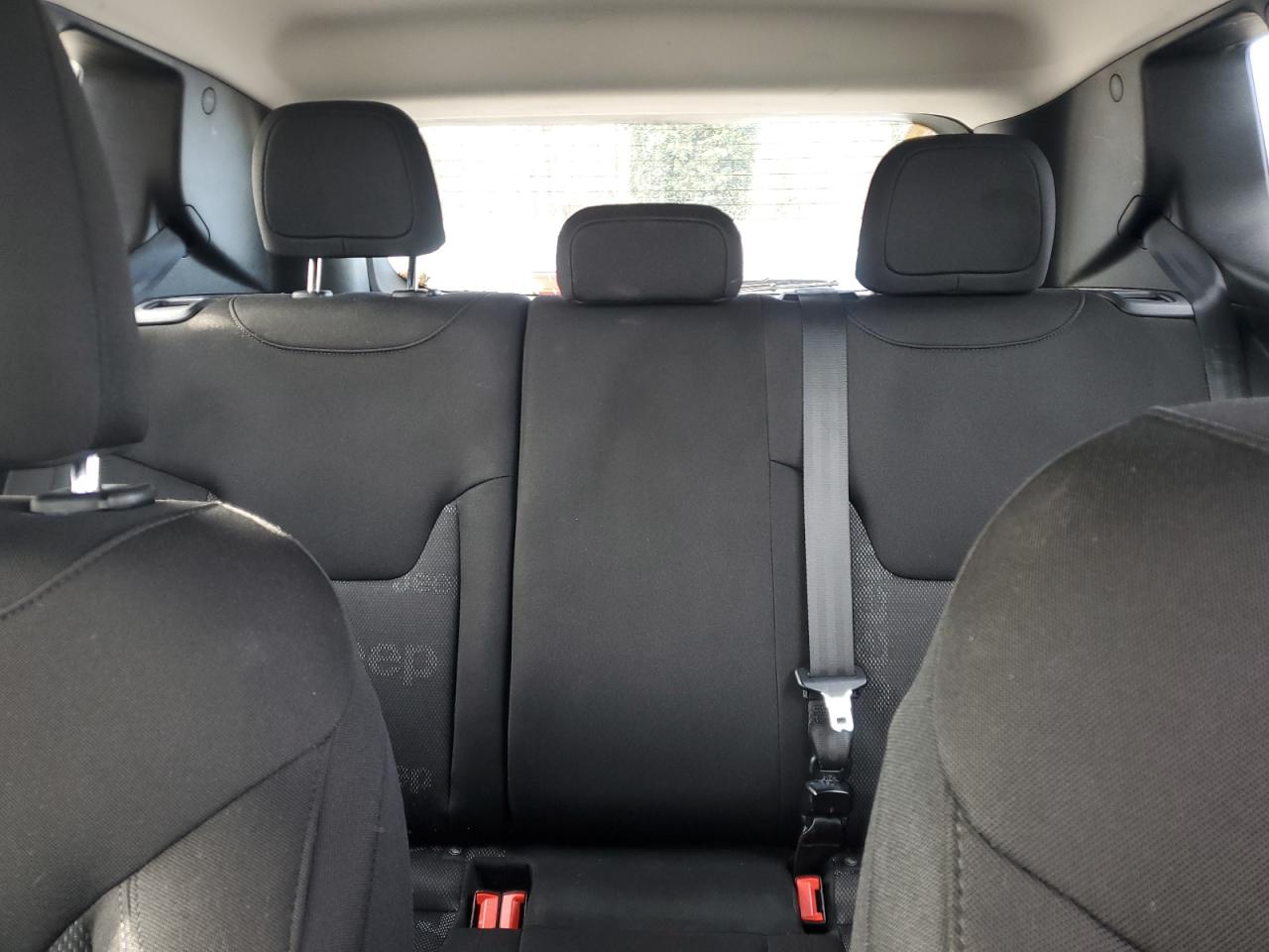 2017 Jeep Renegade - Image 10