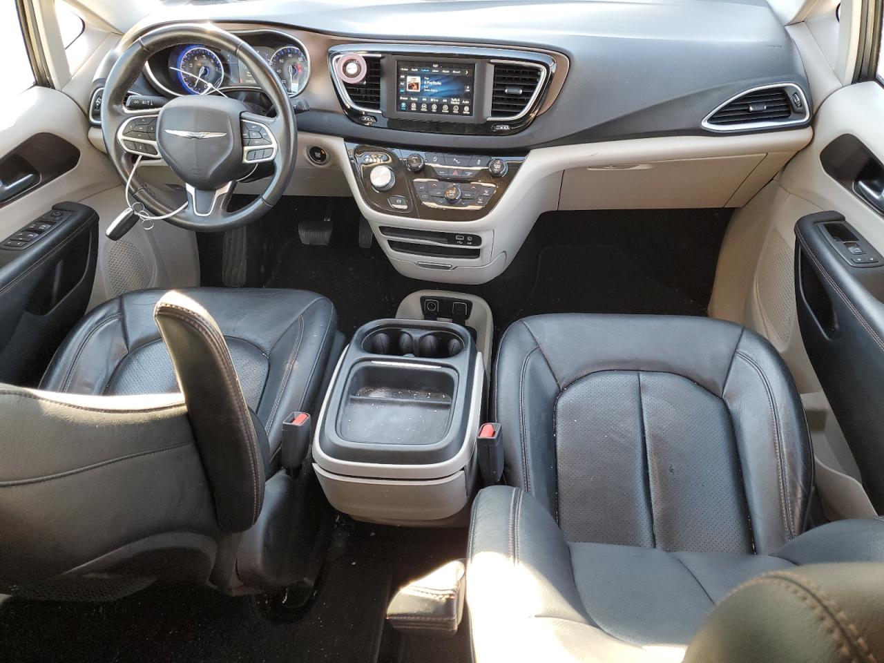 2018 Chrysler Pacifica - Image 8