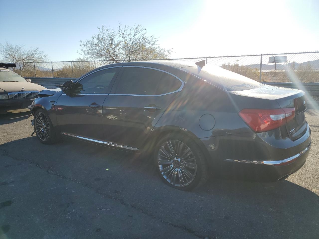 2015 Kia Cadenza - Image 2