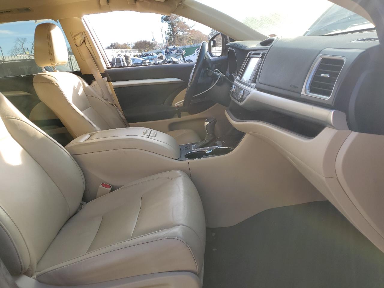2017 Toyota Highlander - Image 7
