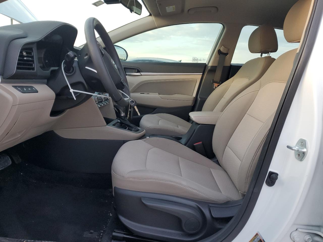 2020 Hyundai Elantra - Image 7