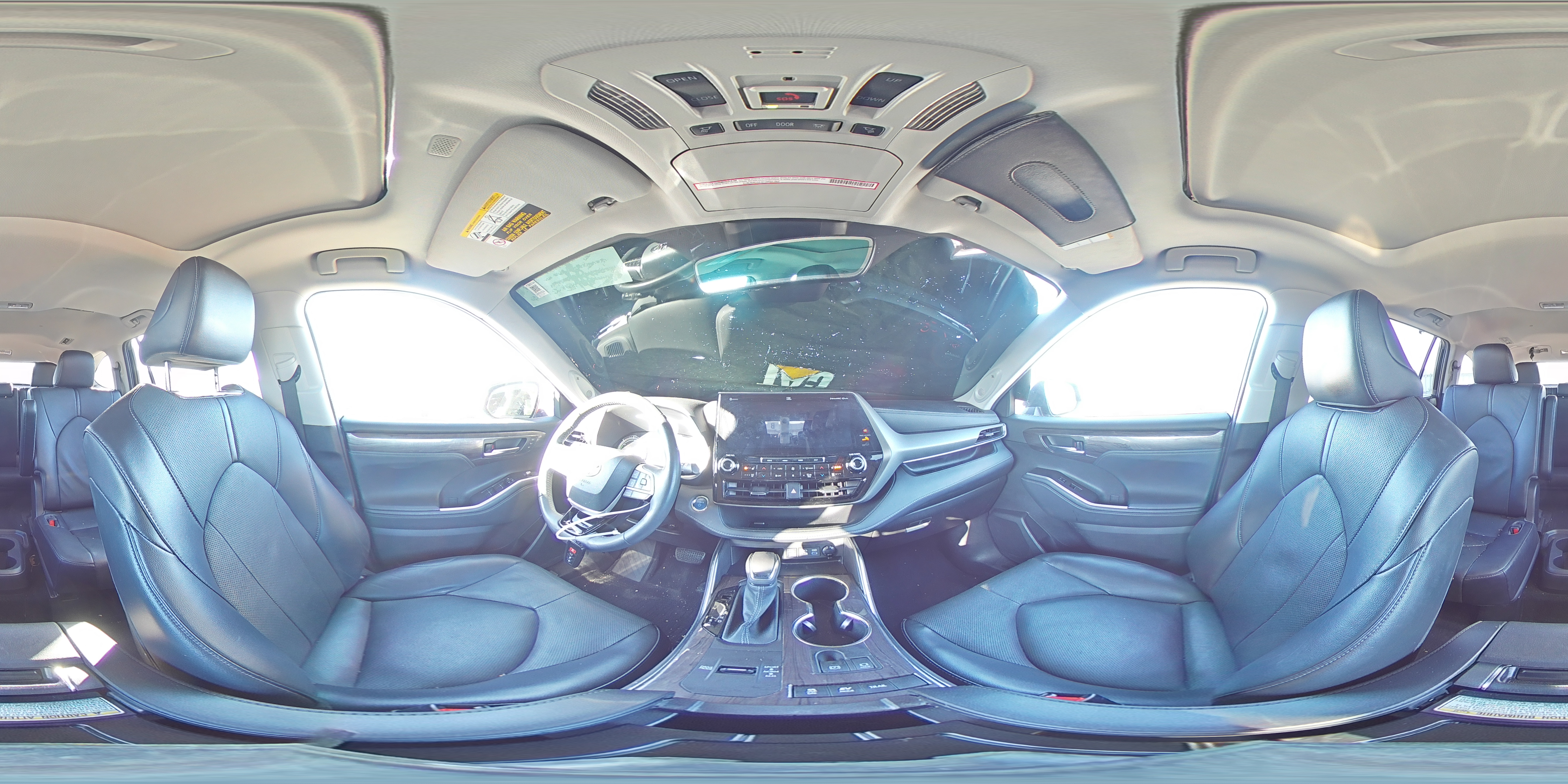 2022 Toyota Highlander - Image 14