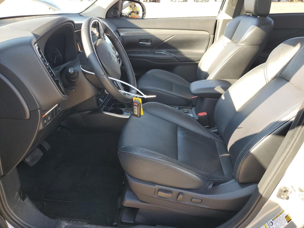2020 Mitsubishi Outlander - Image 7