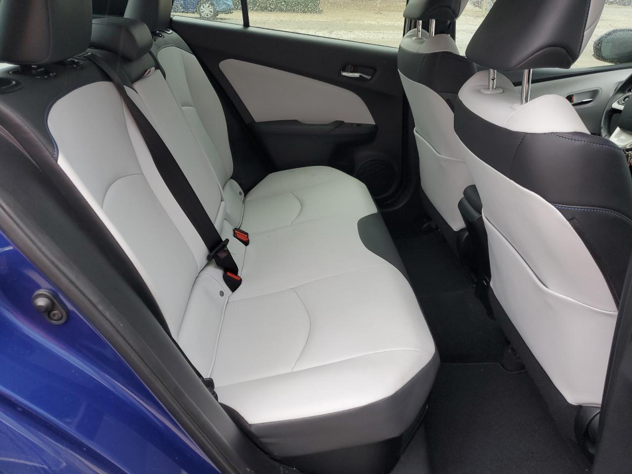 2016 Toyota Prius - Image 10