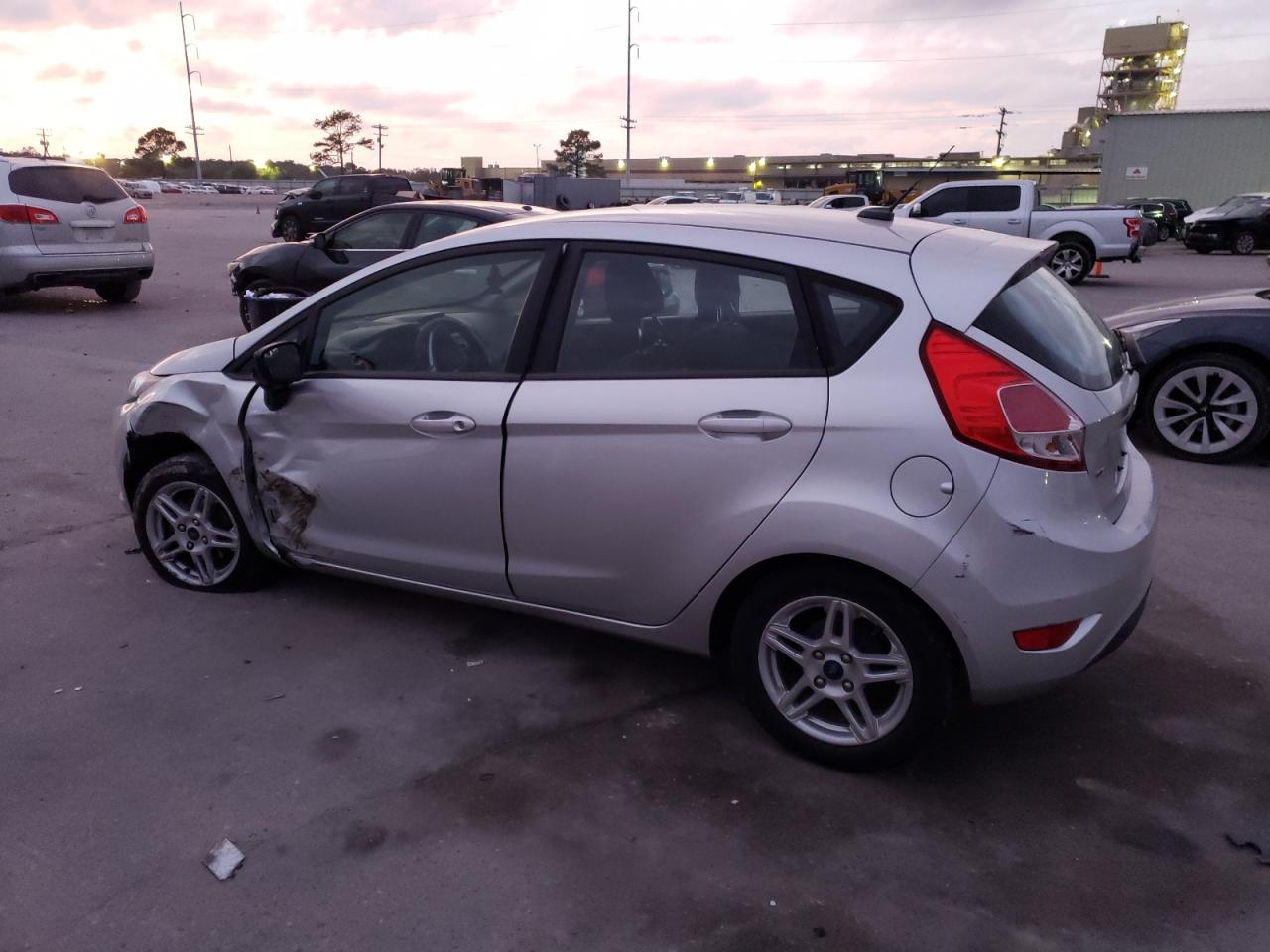 VIN 3FADP4EJ1KM130896 2019 FORD FIESTA no.2