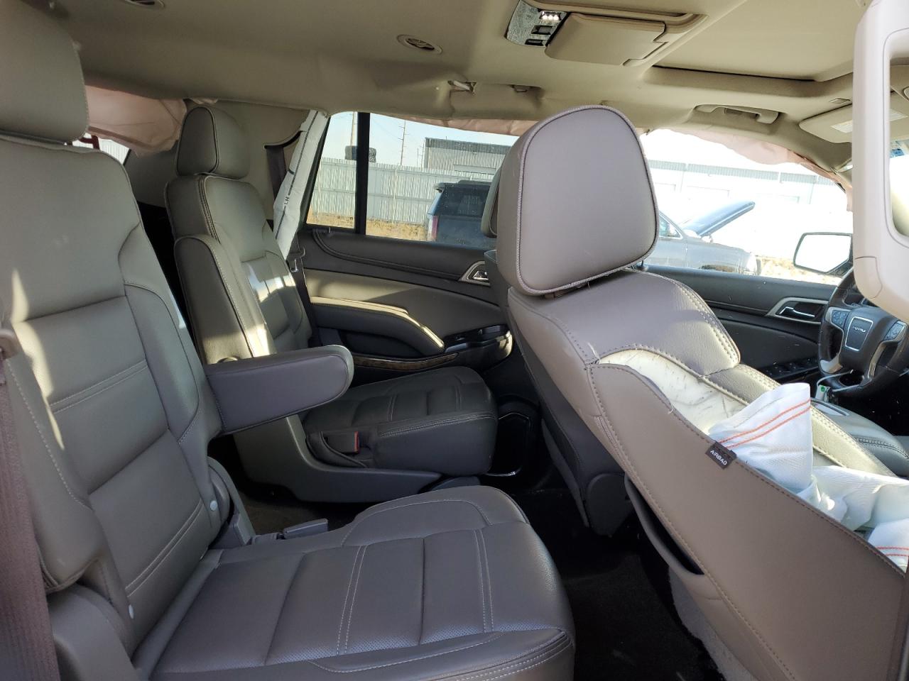 2017 GMC Yukon - Image 11