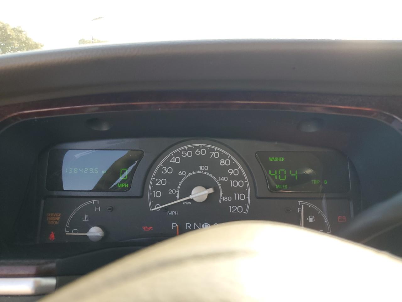 2004 Lincoln Town Car Executive VIN: 1LNHM81W24Y666076 Lot: 83616584