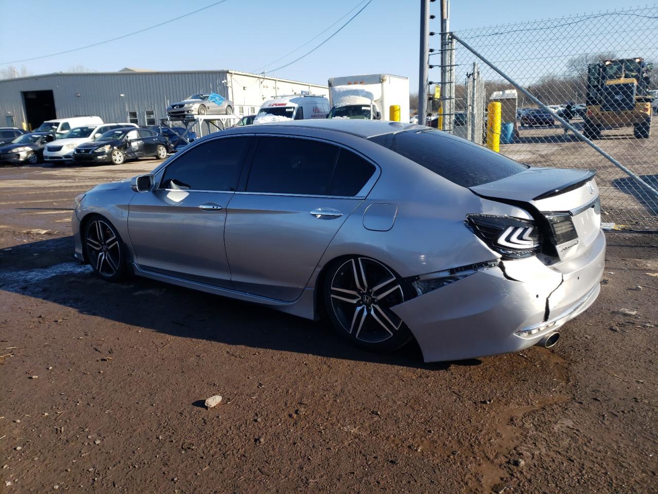 1HGCR3F96HA018195 2017 HONDA ACCORD - Image 2